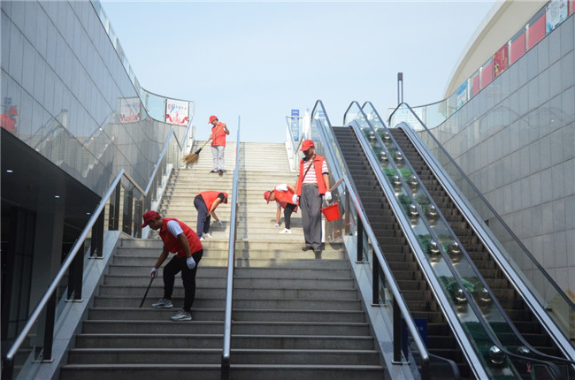 城投集團(tuán)開展“創(chuàng)衛(wèi)迎暗訪、全城大掃除”主題志愿活動(dòng)