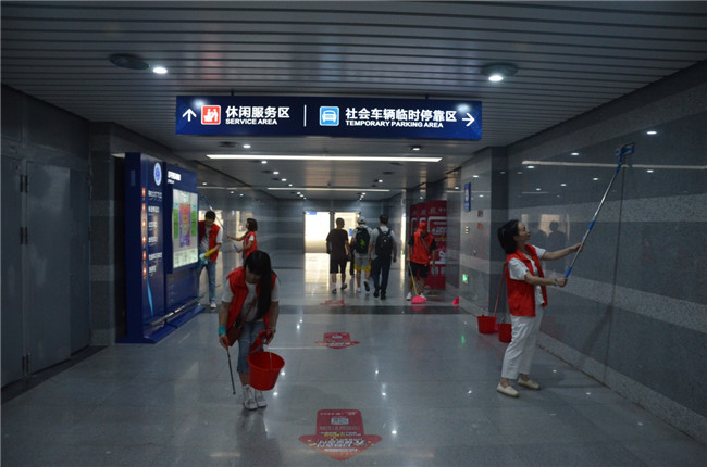 城投集團(tuán)開展“創(chuàng)衛(wèi)迎暗訪、全城大掃除”主題志愿活動(dòng)