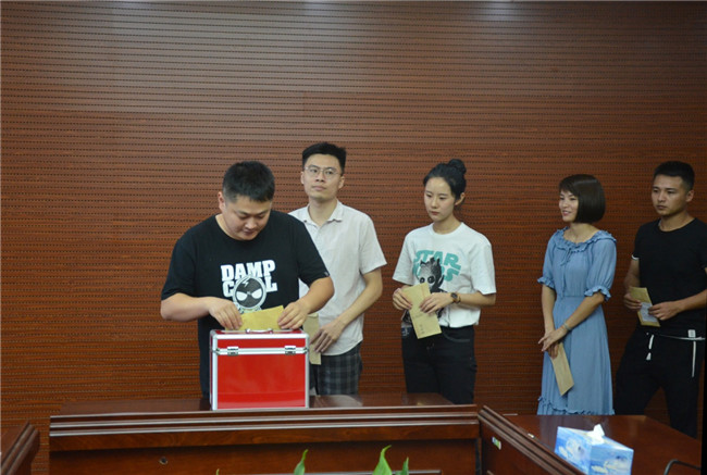 城投集團(tuán)開展“傳承紅色基因，敬老愛幼先行” 現(xiàn)場(chǎng)獻(xiàn)愛心活動(dòng)