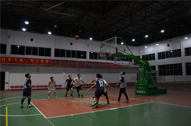 紀念“五四”運動100周年——城投集團、昌南新區(qū)開展籃球友誼賽