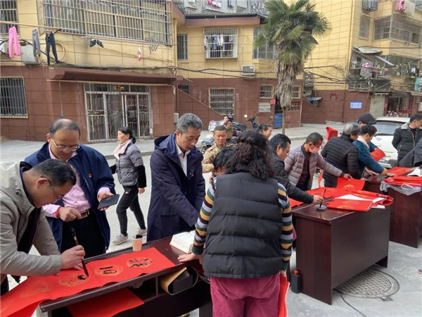 城投集團(tuán)送福送春聯(lián)，社區(qū)公益活動暖人心