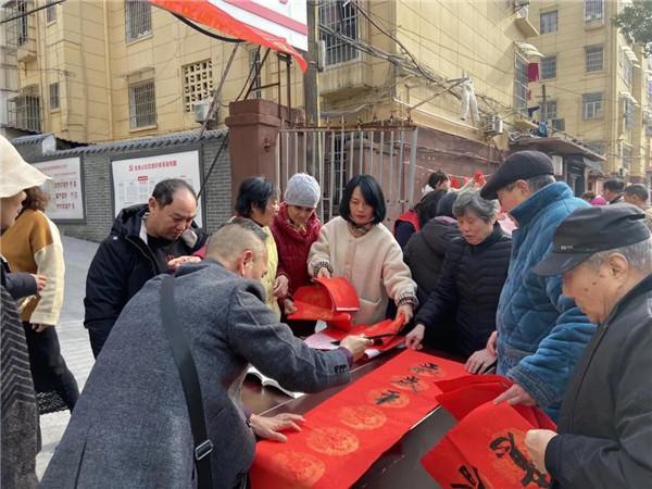 城投集團(tuán)送福送春聯(lián)，社區(qū)公益活動暖人心