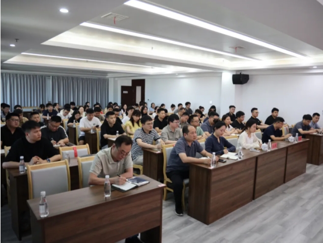 城投集團舉辦年輕干部及關(guān)鍵崗位人員廉潔專題培訓班